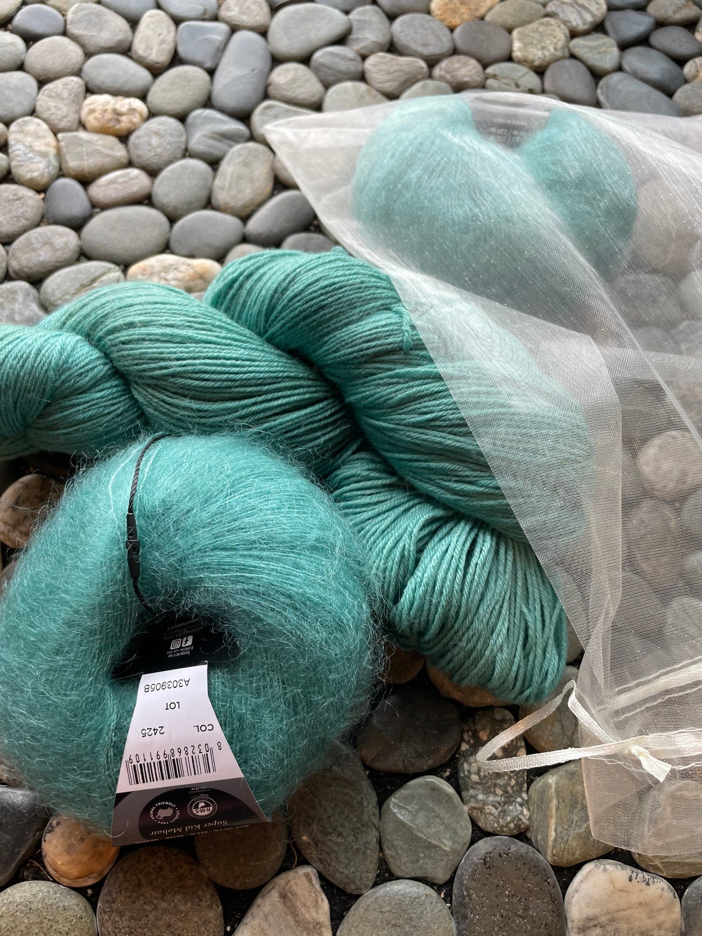 Shawl kits including fluff (Mohair)