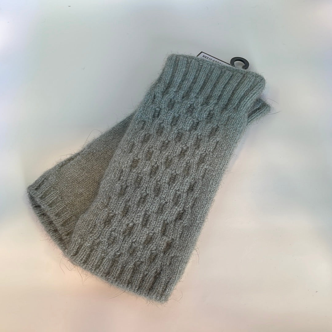 Native World aran wristwarmer